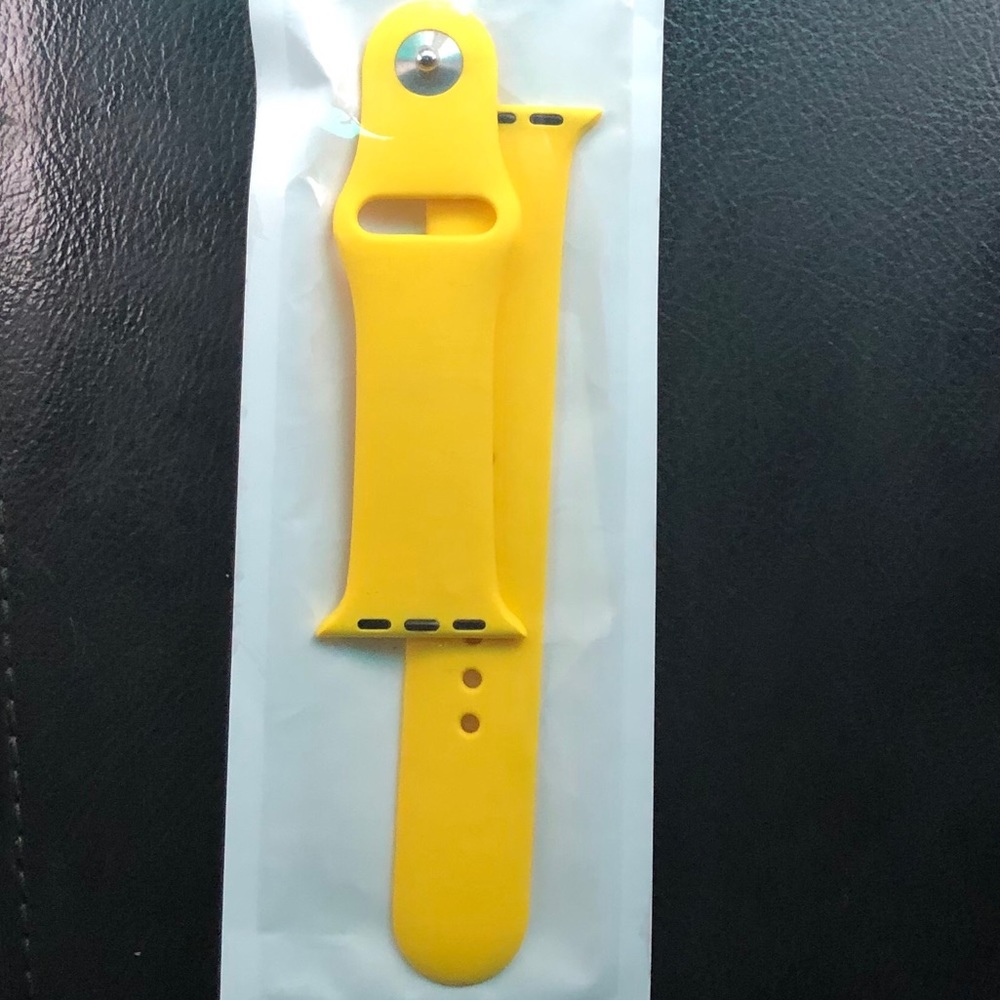 Yellow Apple Watch - Picture 4 of 5